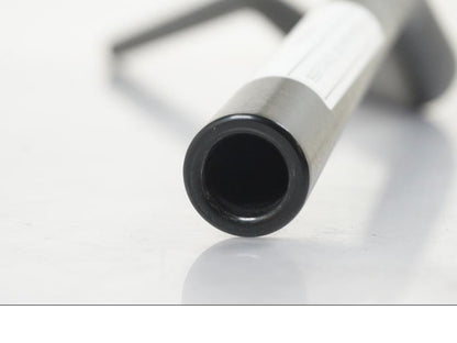 Snett uppifrån på Styre från en KTM 1290 Super Duke R EVO -2023 motorcykel.