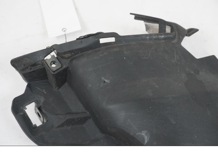 Snett uppifrån på Värmeskydd från en Yamaha YZF 1000 R1 -2007 motorcykel.