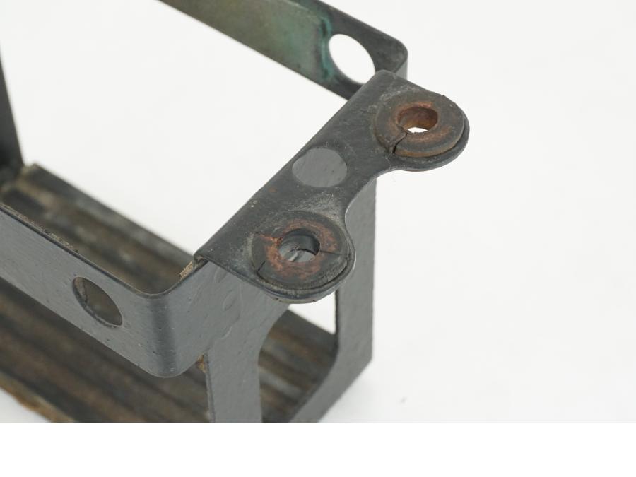 Höger sida på Batterihållare från en Suzuki GS 1000 -1978 motorcykel.