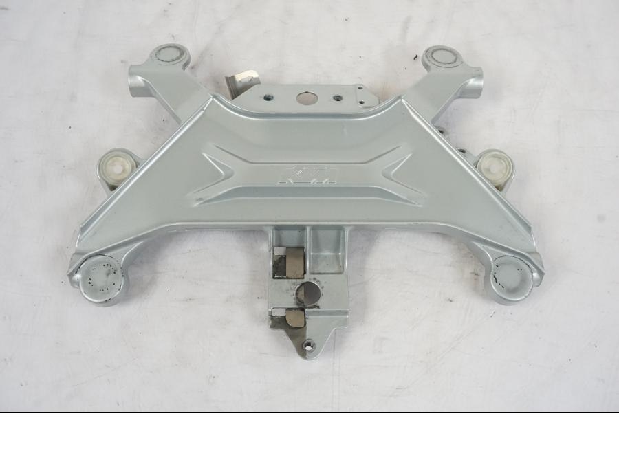 Framsidan på Sadelfäste från en KTM 1290 Super Duke -2019 motorcykel.