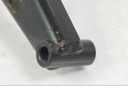 Vänster sida på Bakram från en Suzuki VZR 1800 -2009 motorcykel.