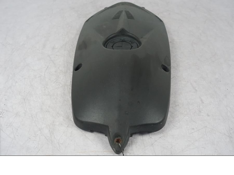 Baksidan på Generatorkåpa från en BMW R 1200 GS -2005 motorcykel.