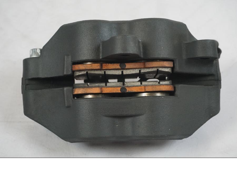 Snett uppifrån på Bromsok från en Kawasaki Z 900 -2021 motorcykel.