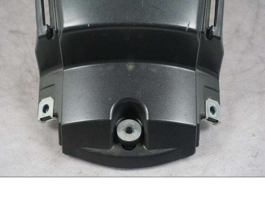 Baksidan på Bensintankskåpa från en BMW K 1600 GTL -2015 motorcykel.