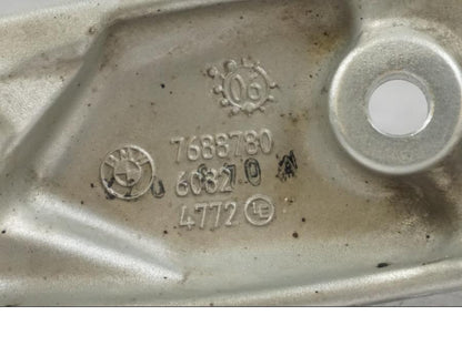 Snett uppifrån på Fotpinnefäste från en BMW R 1200 R -2007 motorcykel.