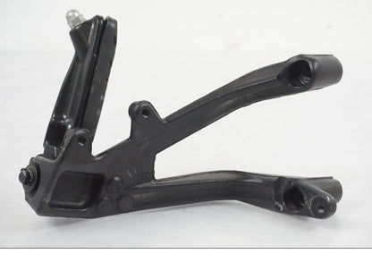 Höger sida på Fotpinne från en KTM 390 Adventure -2021 motorcykel.