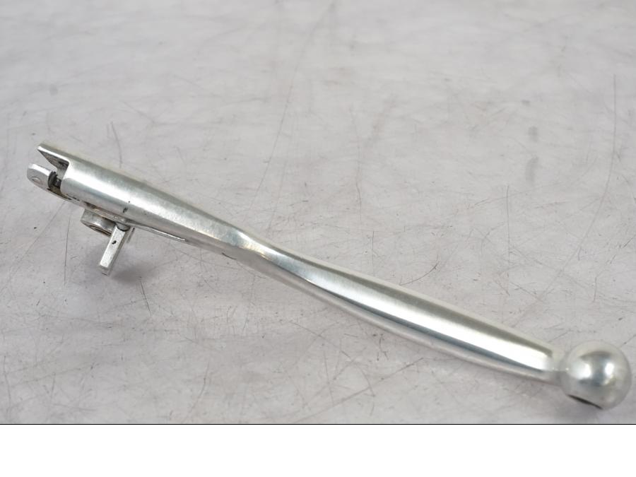 Höger sida på Kopplingsgrepp från en Suzuki VL 800 -2002 motorcykel.