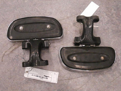 Baksidan på Fotplatta från en Triumph Rocket III -2011 motorcykel.