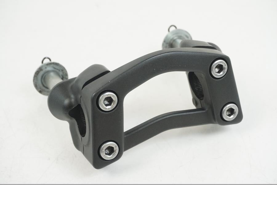 Baksidan på Styrfäste från en Kawasaki ER-6F -2016 motorcykel.