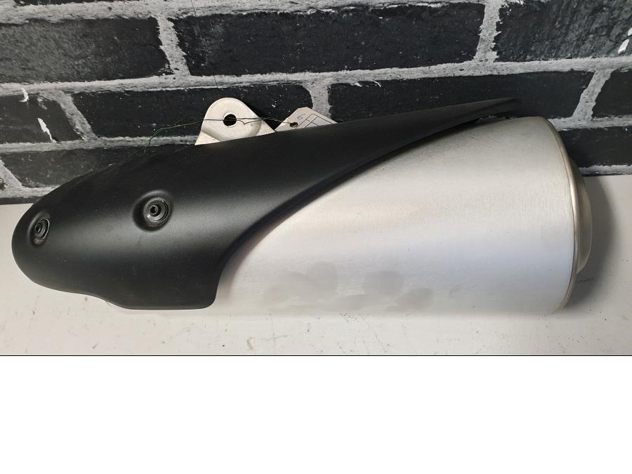 Framsidan på Ljuddämpare från en Ducati Monster 696 -2013 motorcykel.