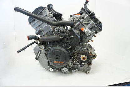 Framsidan på Motor från en KTM 1290 Super Adventure R -2021 motorcykel.