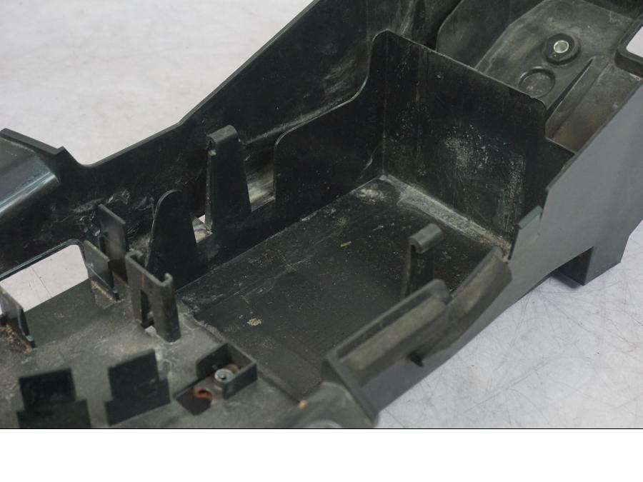 Vänster sida på Undertail från en Yamaha MT-09 -2016 motorcykel.