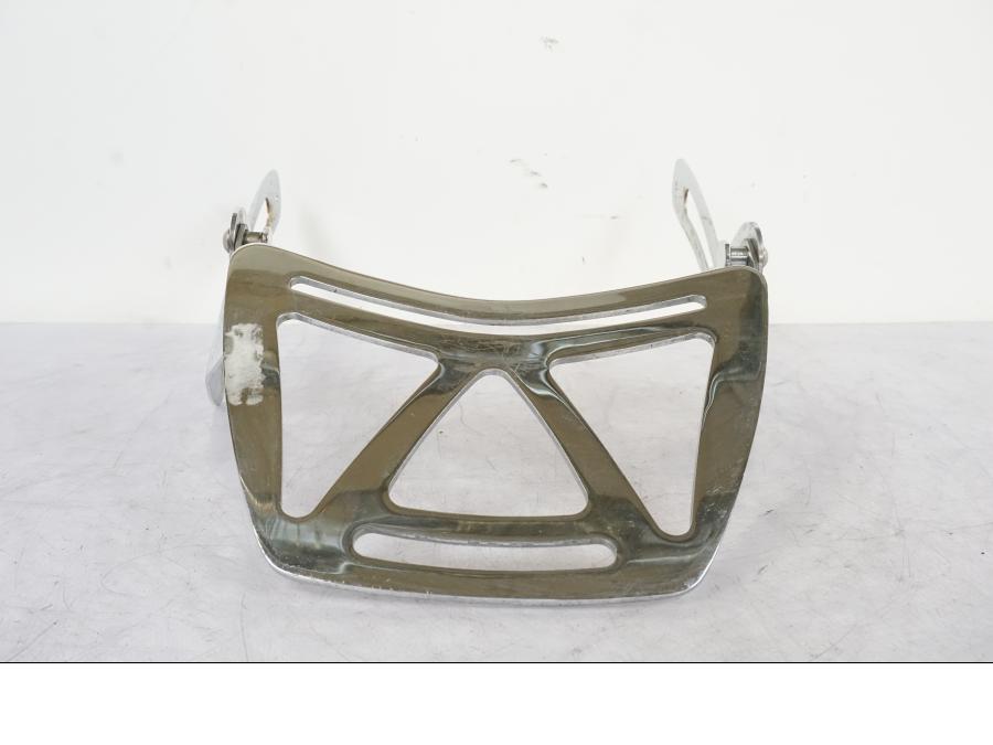 Höger sida på Pakethållare från en Suzuki VL 800 -2002 motorcykel.