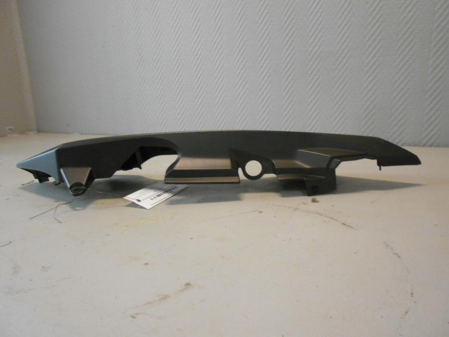 Vänster sida på Bakvinge från en Honda NC 750 S -2017 motorcykel.