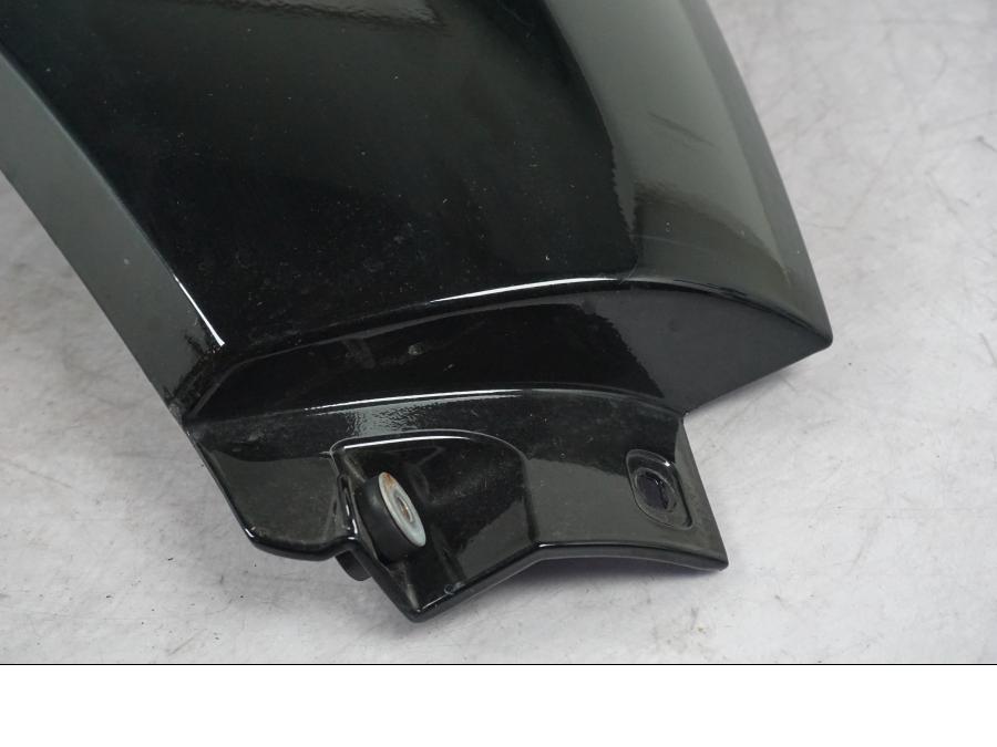 Baksidan på Bensintankskåpa från en BMW K 1600 GTL -2015 motorcykel.