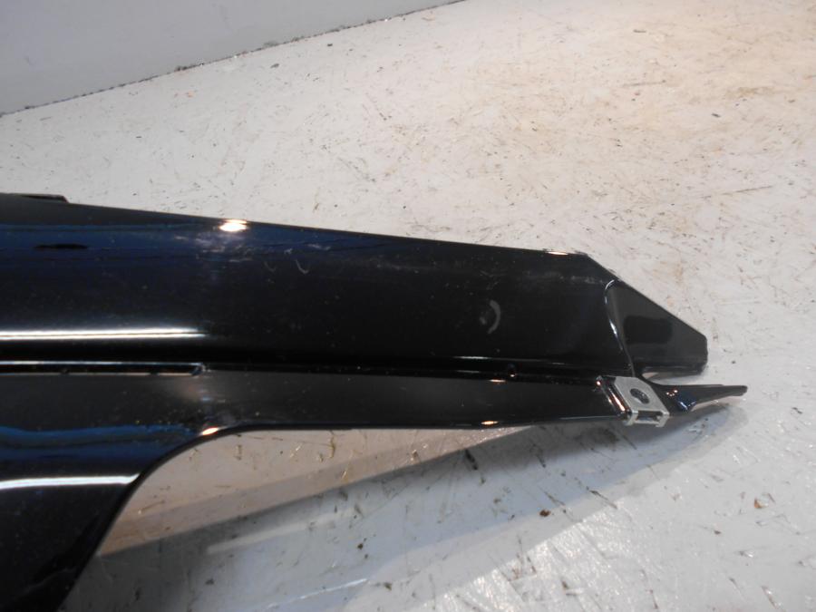 Höger sida på Bensintankskåpa från en BMW K 1600 -2015 motorcykel.