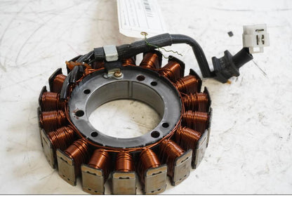 Framsidan på Generator från en Kawasaki VN 1500 Mean Streak -2003 motorcykel.