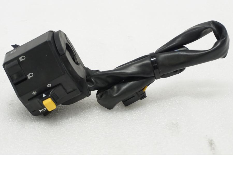 Framsidan på Styrelreglage från en Buell XB9S -2003 motorcykel.