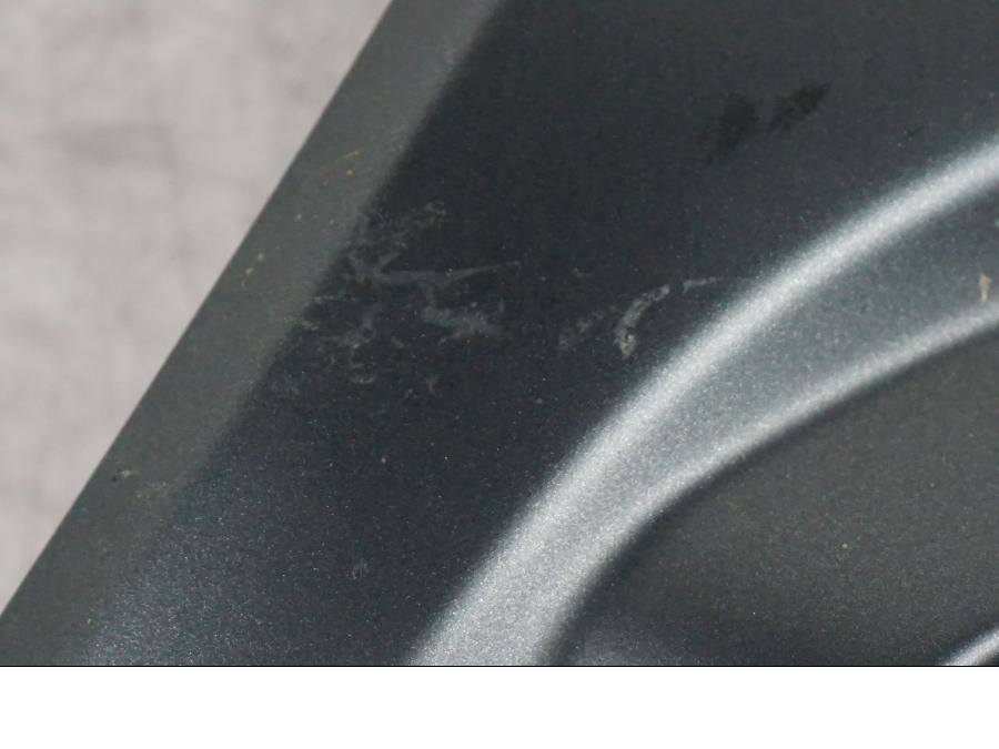 Höger sida på Strålkastarkåpa från en Suzuki GSF 1250 -2010 motorcykel.