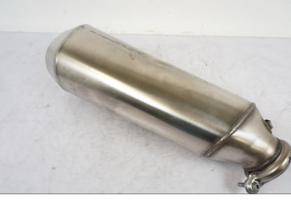 Framsidan på Ljuddämpare från en KTM 1290 Super Duke R -2021 motorcykel.