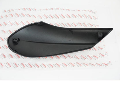 Höger sida på Framskärm från en Yamaha tricity 300 -2022 motorcykel.