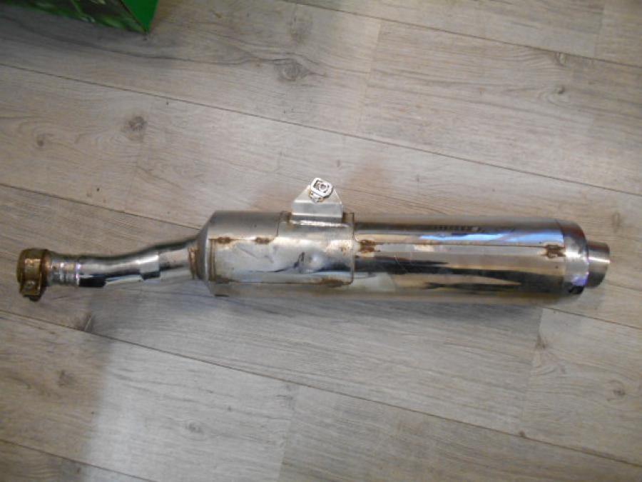 Vänster sida på Ljuddämpare från en Yamaha TRX 850 -1996 motorcykel.