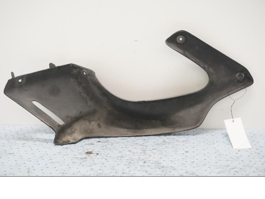 Baksidan på Sidkåpa från en BMW F 650 ST -1999 motorcykel.