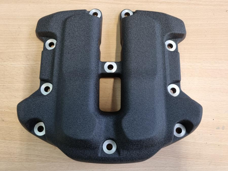 Framsidan på Ventilkåpa från en H-D Dyna Fat Bob FXDF -2018 motorcykel.