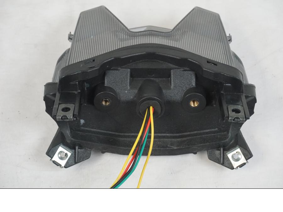 Snett nerifrån på Baklampa från en Yamaha MT-09 -2019 motorcykel.