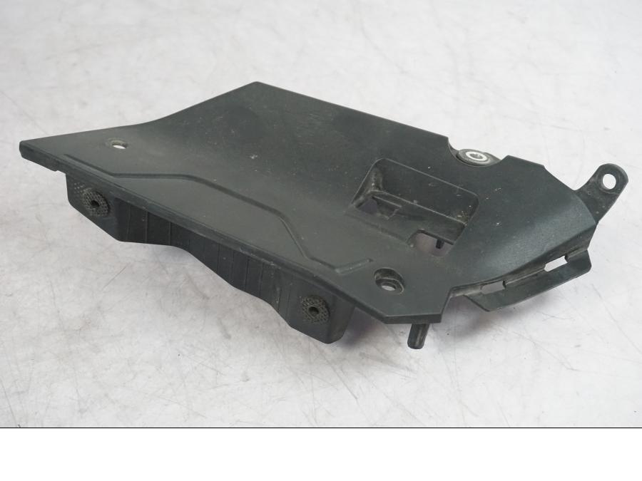 Vänster sida på Sidkåpa från en Yamaha MT-09 -2016 motorcykel.