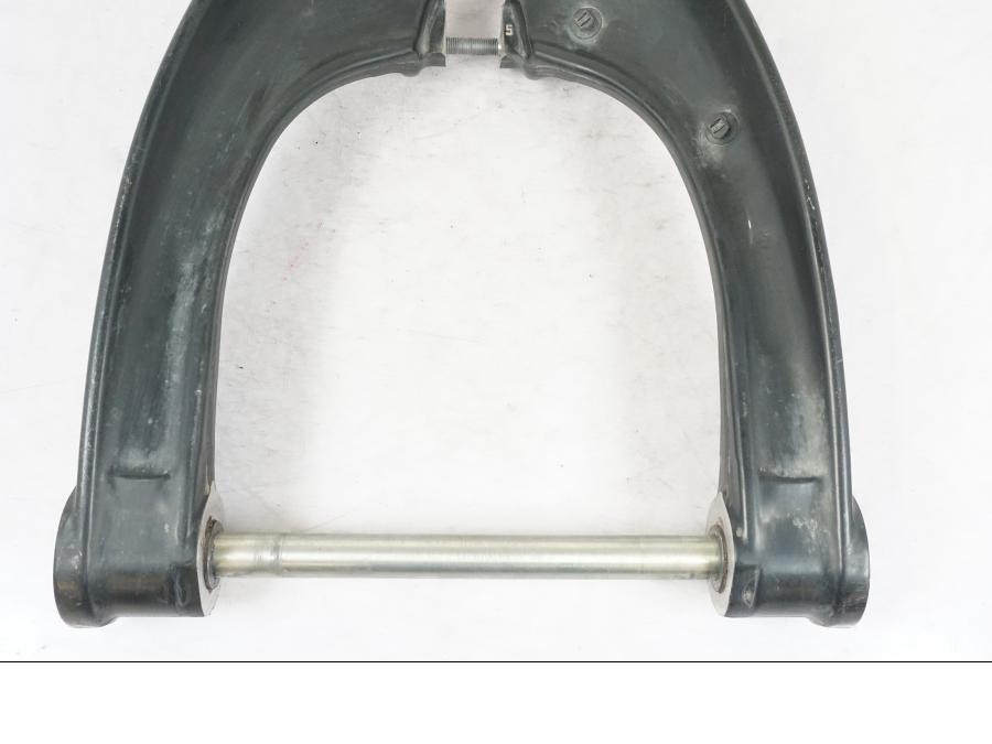 Snett nerifrån på Sving från en BMW R 1200 GSA -2012 motorcykel.