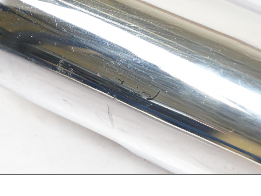 Vänster sida på Grenrör från en Yamaha XVS 1100 -2000 motorcykel.