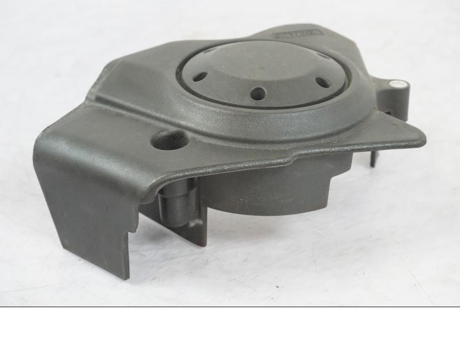 Höger sida på Kedjeskydd från en Kawasaki ER-6N -2016 motorcykel.