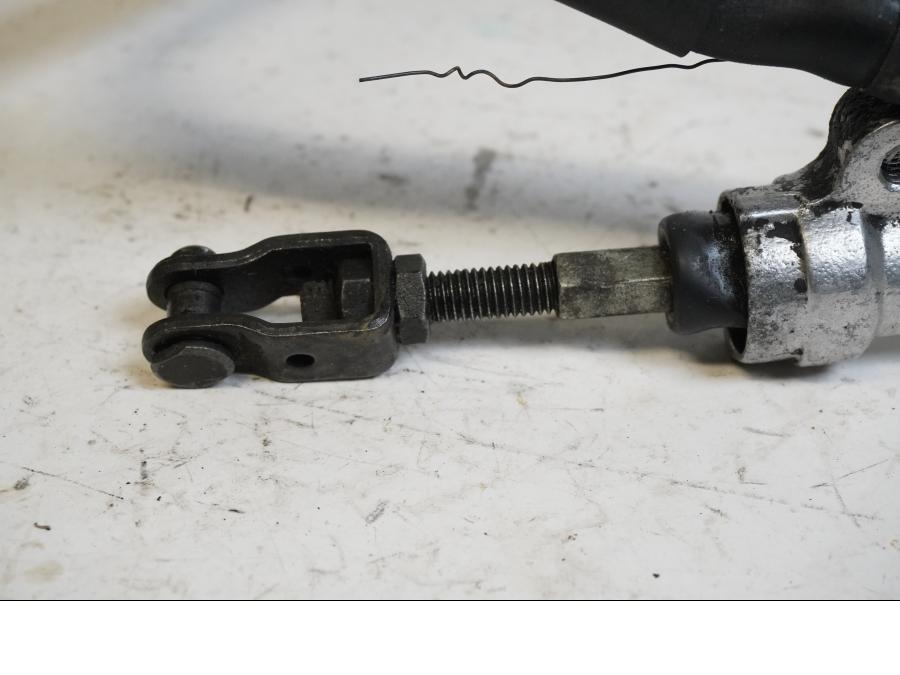 Höger sida på Bromshuvudcylinder från en Yamaha XVS 1100 -2006 motorcykel.