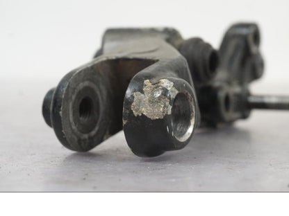 Vänster sida på Bromsoksfäste från en Honda GL 1200 -1986 motorcykel.