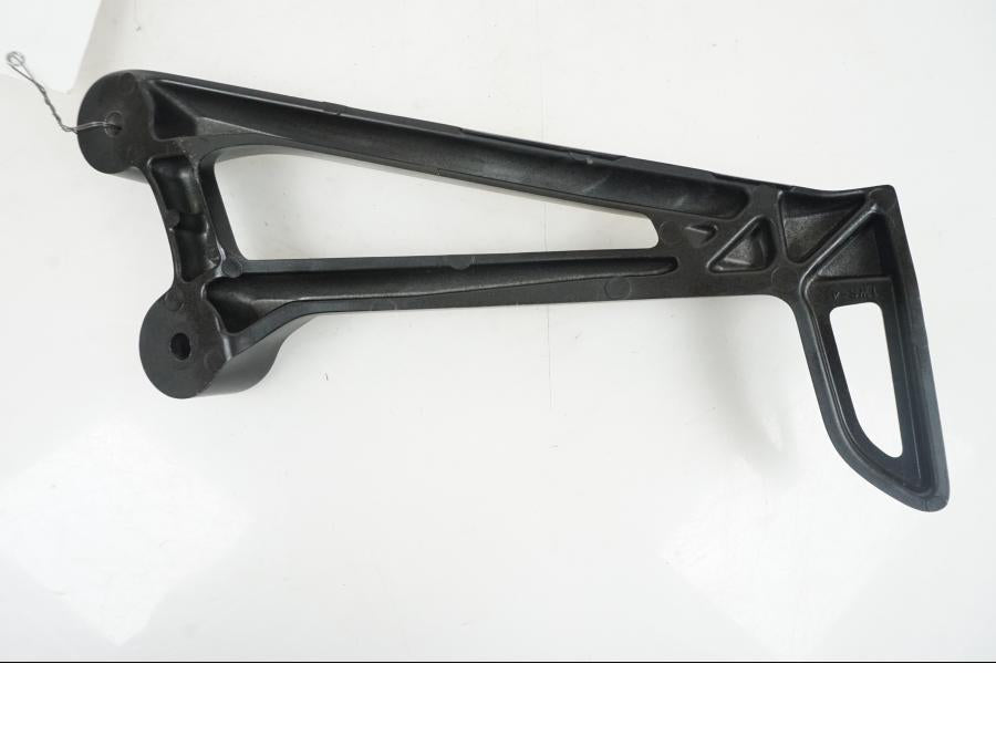 Höger sida på Fotpinnefäste från en Yamaha MT-07 -2014 motorcykel.