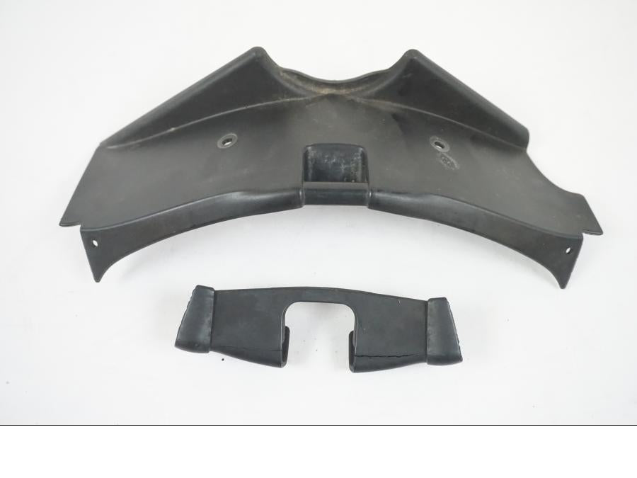 Framsidan på Bensintankskåpa från en BMW F 650 CS -2002 motorcykel.