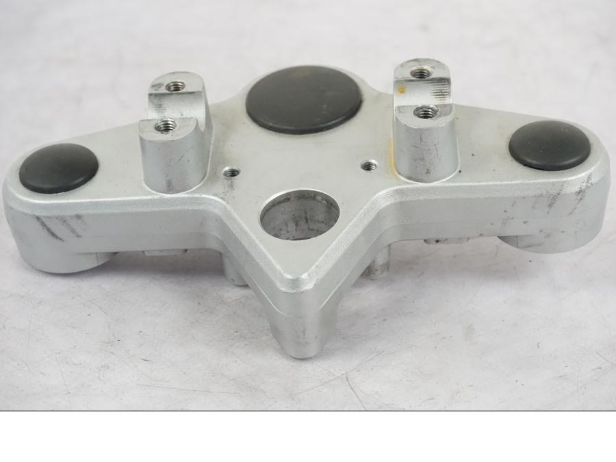 Snett uppifrån på Gaffelkrona från en BMW R 1150 R -2004 motorcykel.