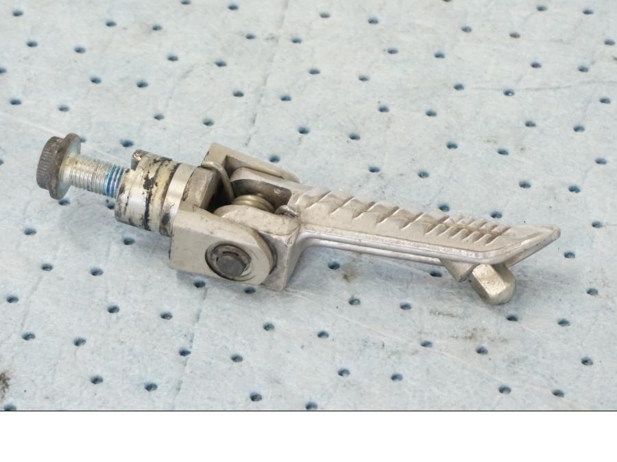 Baksidan på Fotpinne från en Suzuki GSX-R 1000 -2008 motorcykel.