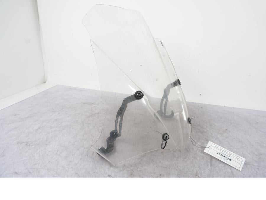 Baksidan på Vindruta från en Triumph Tiger Explorer -2016 motorcykel.