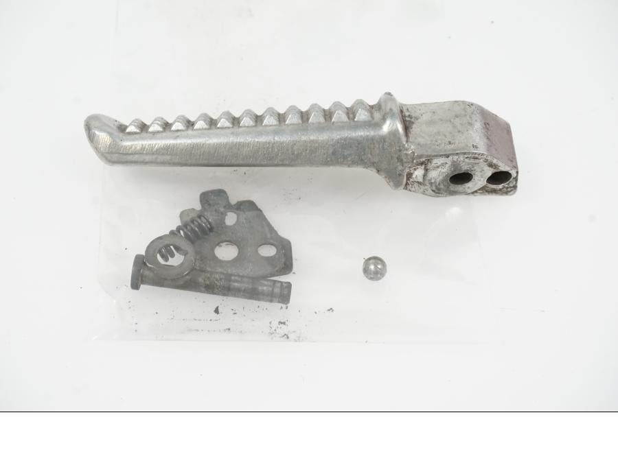 Framsidan på Fotpinne från en Aprilia Tuono V4R -2016 motorcykel.