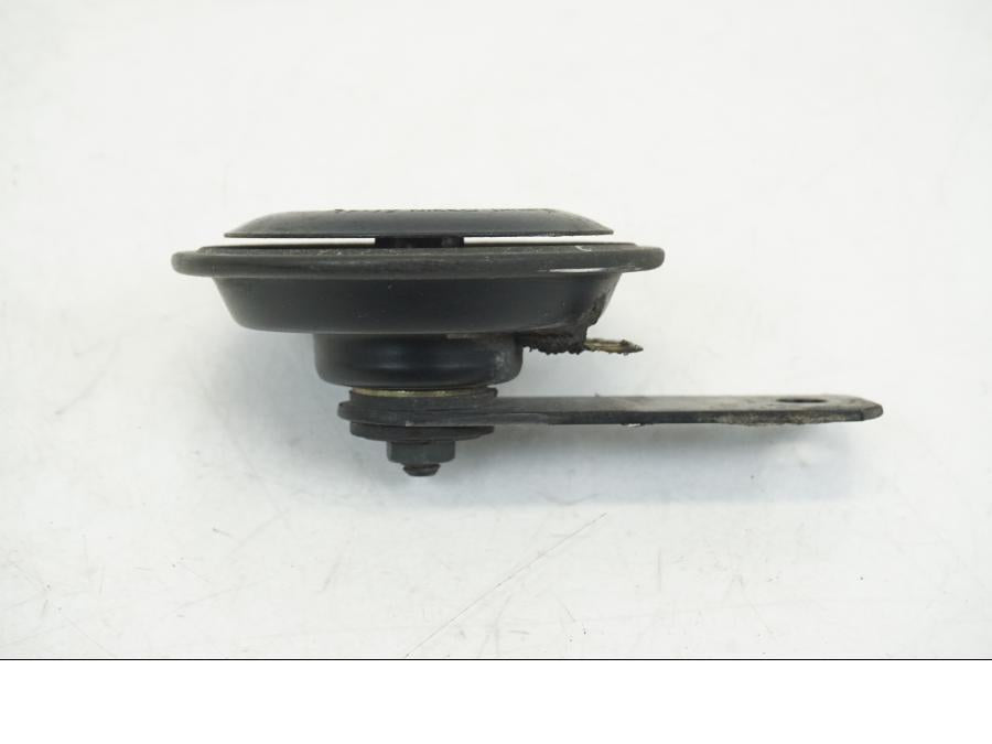 Baksidan på Signalhorn / Tuta från en Triumph TT 600 -2002 motorcykel.