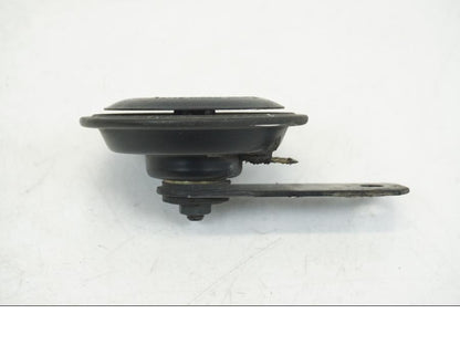 Baksidan på Signalhorn / Tuta från en Triumph TT 600 -2002 motorcykel.