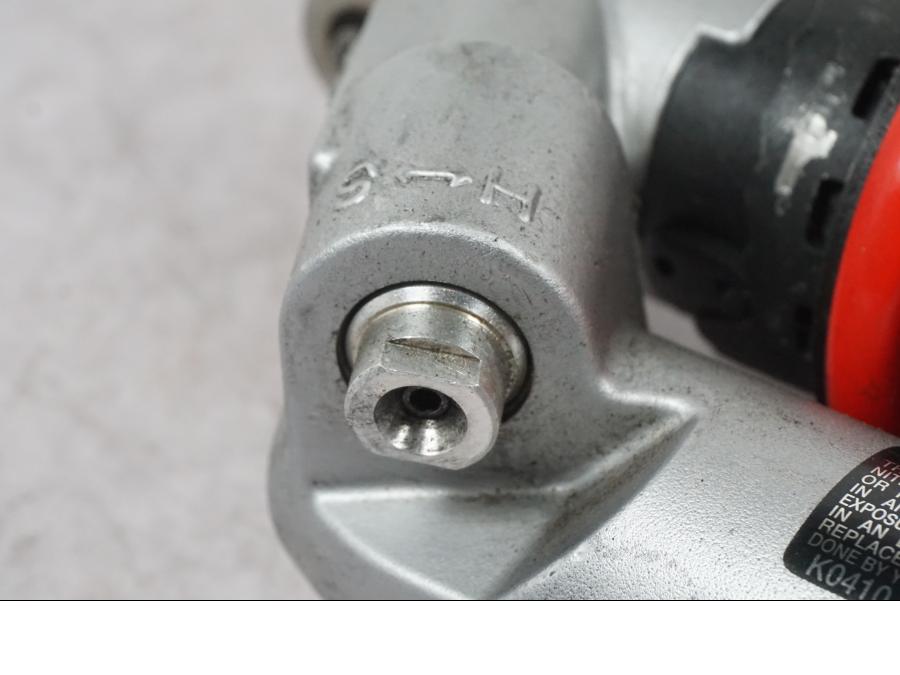 Vänster sida på Stötdämpare från en Buell 1125 R -2008 motorcykel.