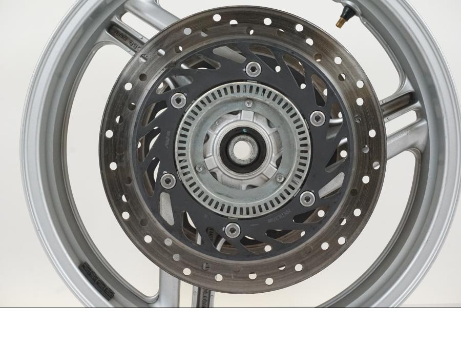 Baksidan på Hjulpaket från en Honda NT 700 -2008 motorcykel.