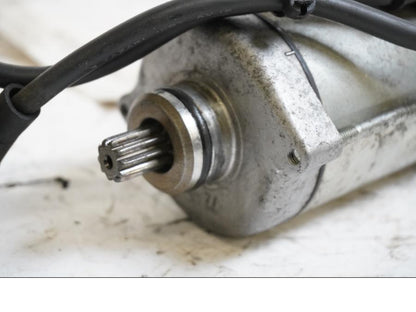 Baksidan på Startmotor från en Kawasaki ZZR 1100 -1998 motorcykel.