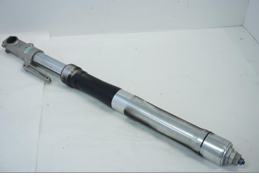 Höger sida på Gaffelben från en Buell XB9S -2003 motorcykel.