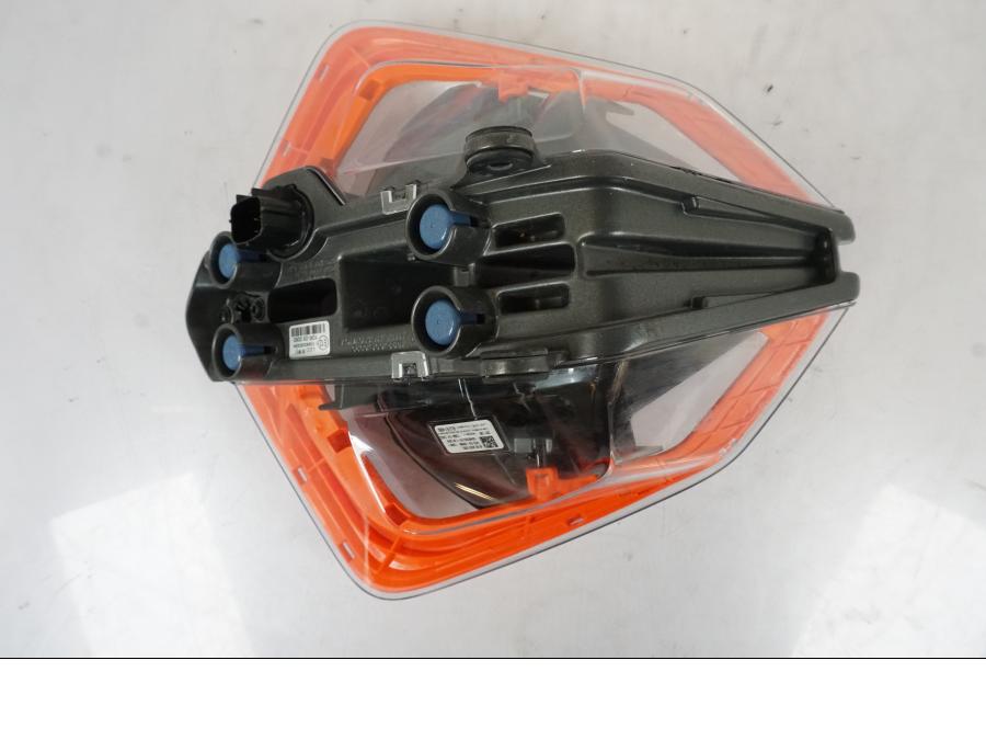 Extrabild1 på Strålkastare från en KTM 1290 Super Duke -2019 motorcykel.