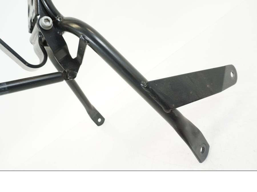 Vänster sida på Sadelfäste från en BMW K 1200 LT -2004 motorcykel.