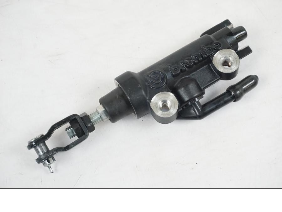 Framsidan på Bromshuvudcylinder från en Yamaha MT-09 -2019 motorcykel.